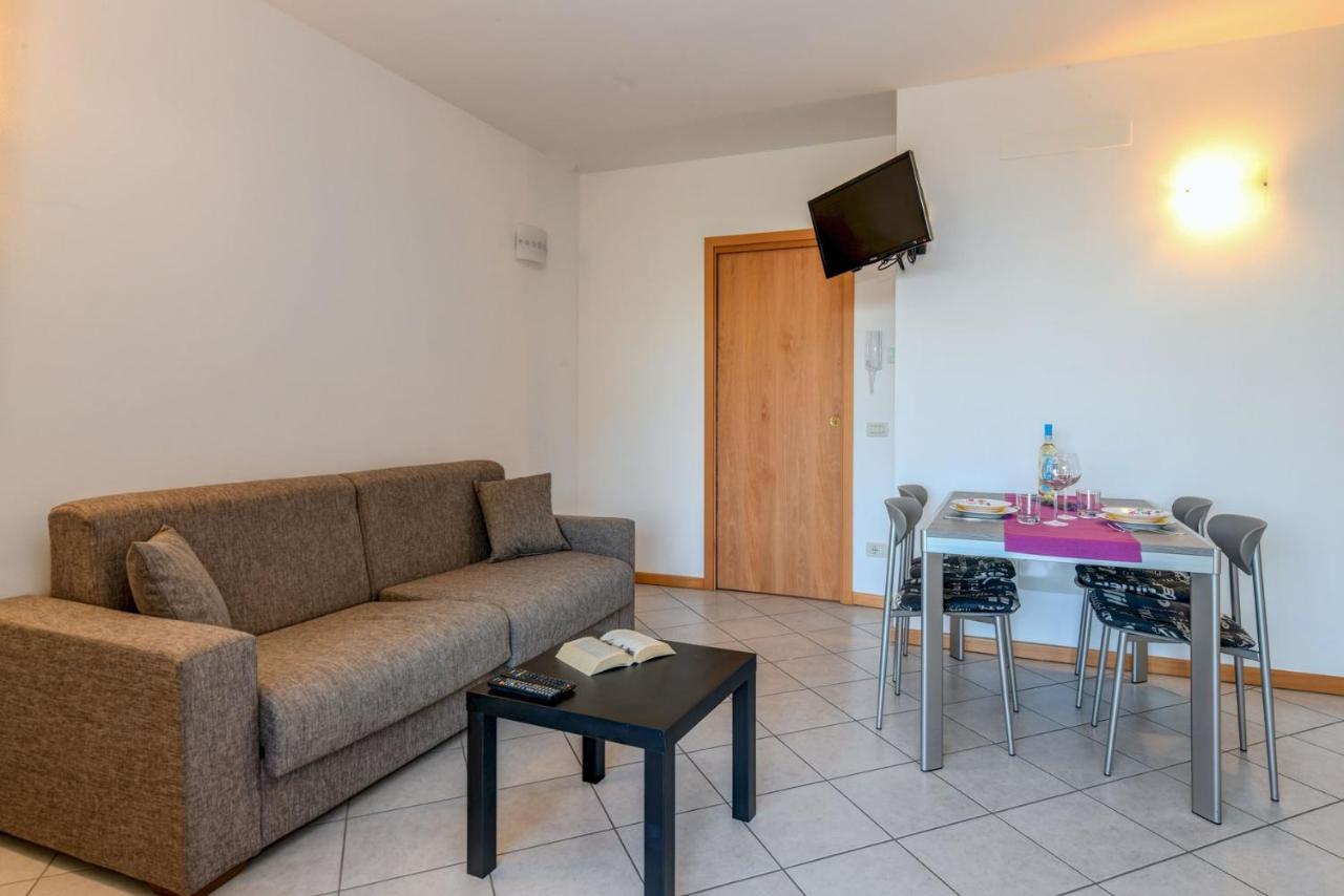6 Happiness Apartment Toscolano Maderno Exterior photo